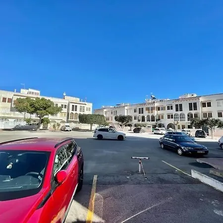 Cozy 350 Meters From The Beach. דירה